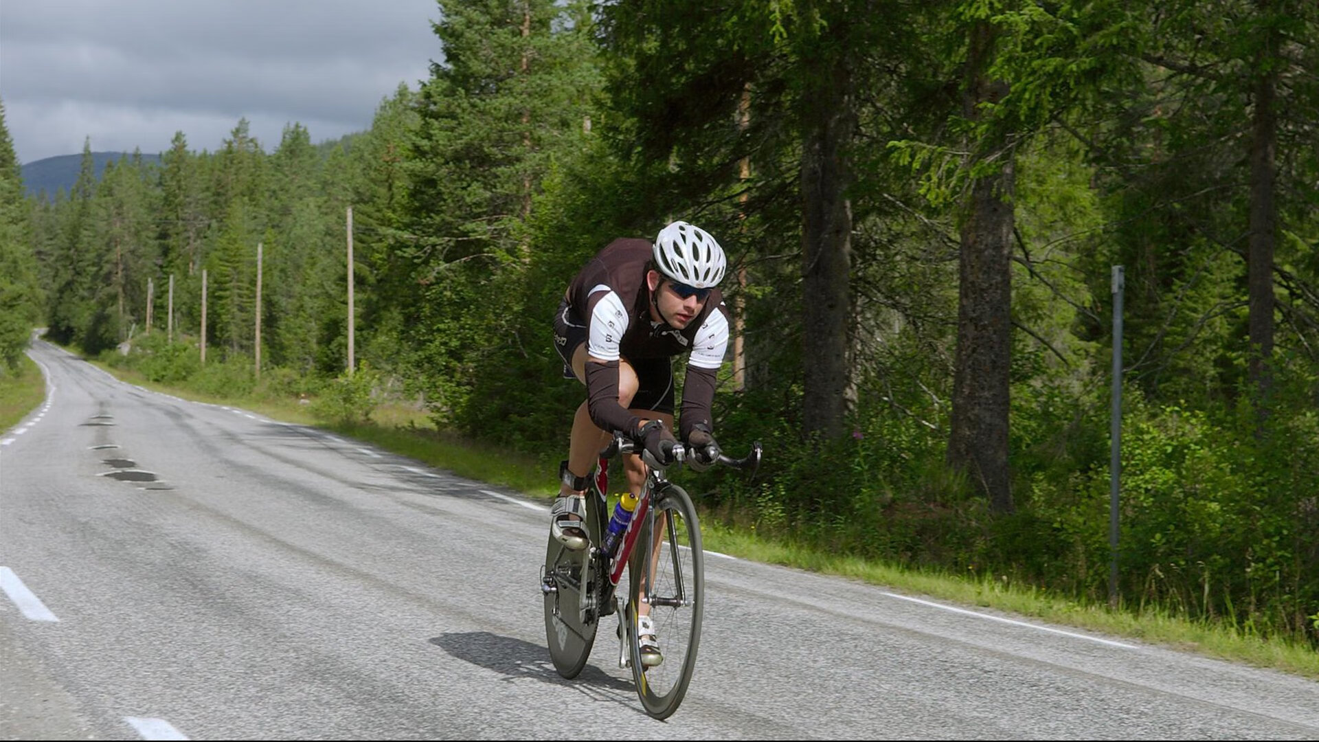 塞内加尔险胜里昂，基米希状态火热，一场战术与意志的较量