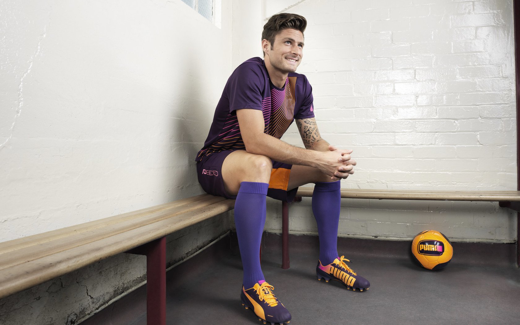 奥运周期关键战之夜，范戴克压力下完成爆发